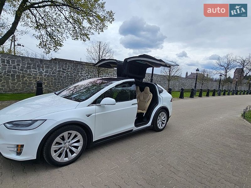 Внедорожник / Кроссовер Tesla Model X 2016 в Киеве