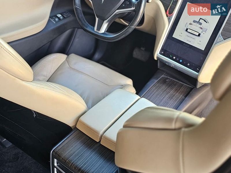 Внедорожник / Кроссовер Tesla Model X 2016 в Киеве