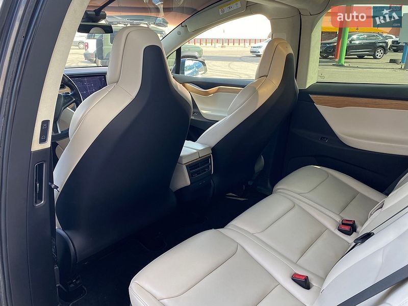 Внедорожник / Кроссовер Tesla Model X 2018 в Киеве