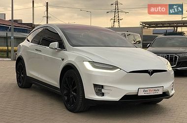 Позашляховик / Кросовер Tesla Model X 2018 в Чернівцях