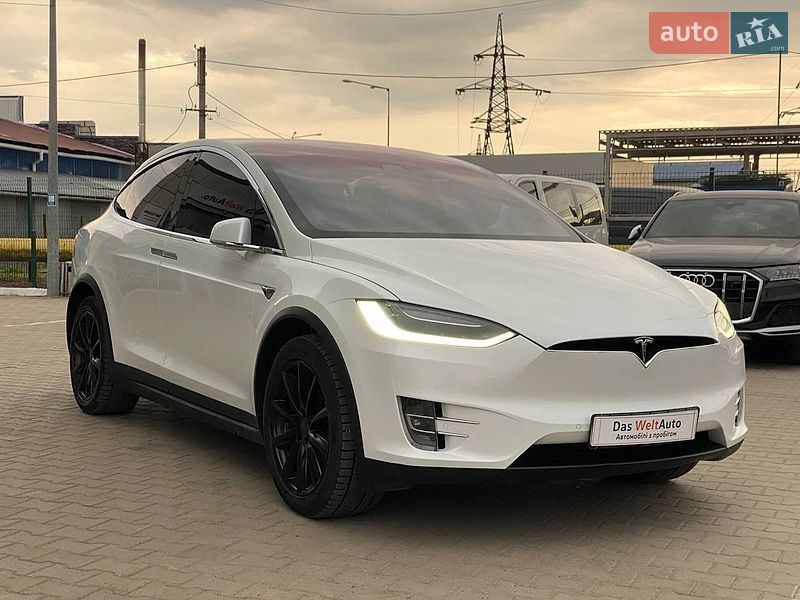 Позашляховик / Кросовер Tesla Model X 2018 в Чернівцях