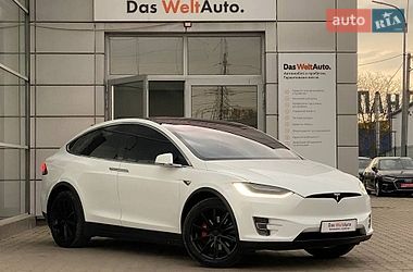 Позашляховик / Кросовер Tesla Model X 2018 в Чернівцях