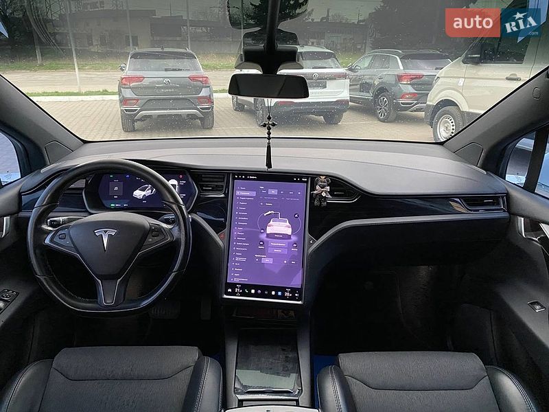 Позашляховик / Кросовер Tesla Model X 2018 в Чернівцях
