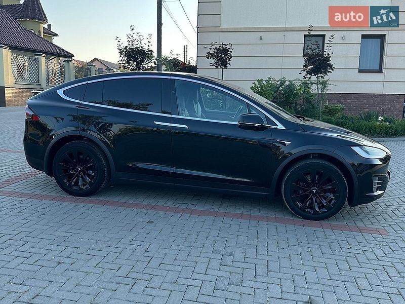Внедорожник / Кроссовер Tesla Model X 2017 в Золочеве