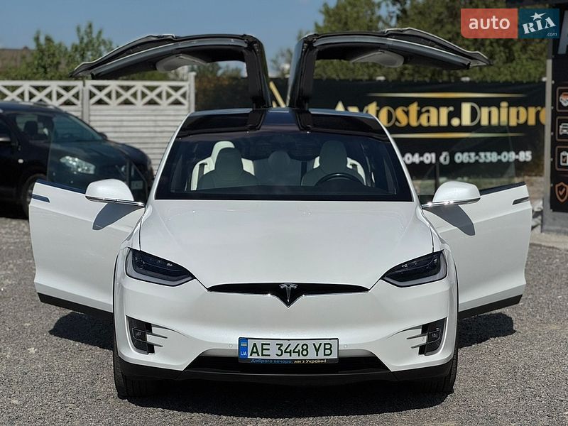 Позашляховик / Кросовер Tesla Model X 2017 в Дніпрі
