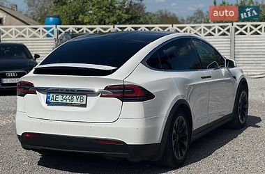 Позашляховик / Кросовер Tesla Model X 2017 в Дніпрі
