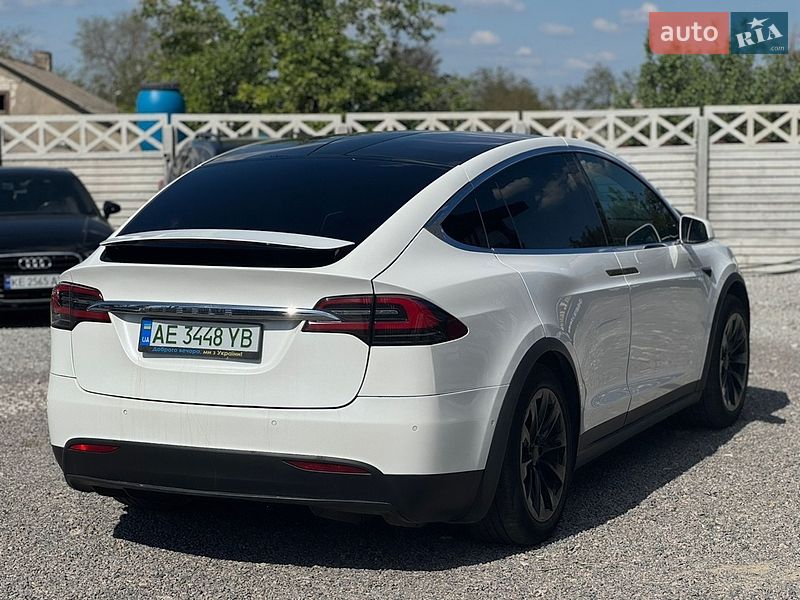 Позашляховик / Кросовер Tesla Model X 2017 в Дніпрі