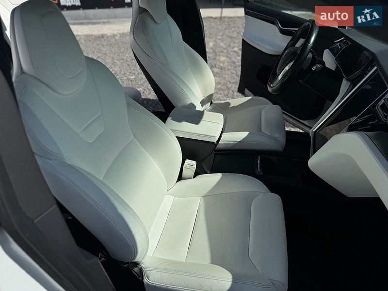 Позашляховик / Кросовер Tesla Model X 2017 в Дніпрі