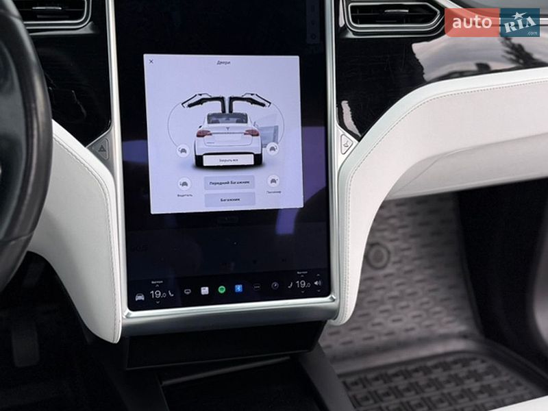 Внедорожник / Кроссовер Tesla Model X 2017 в Виннице