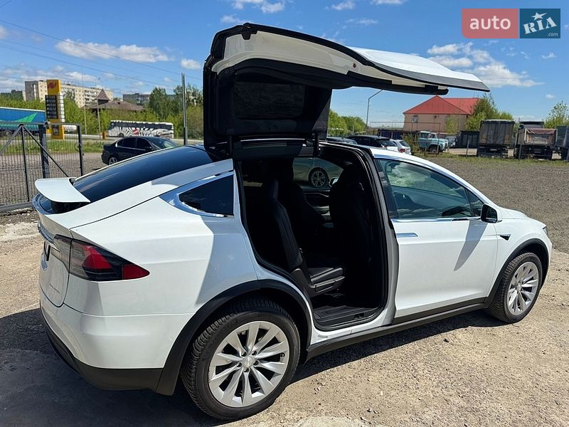 Внедорожник / Кроссовер Tesla Model X 2020 в Луцке