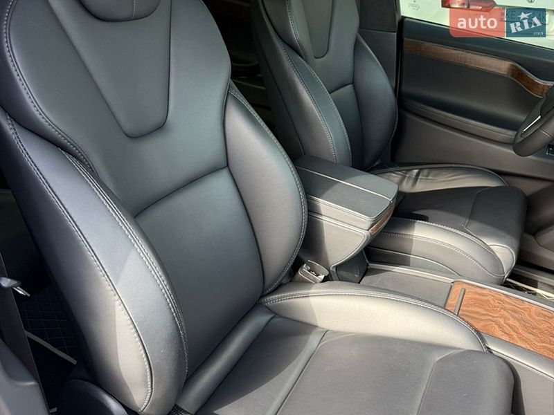 Позашляховик / Кросовер Tesla Model X 2018 в Дніпрі