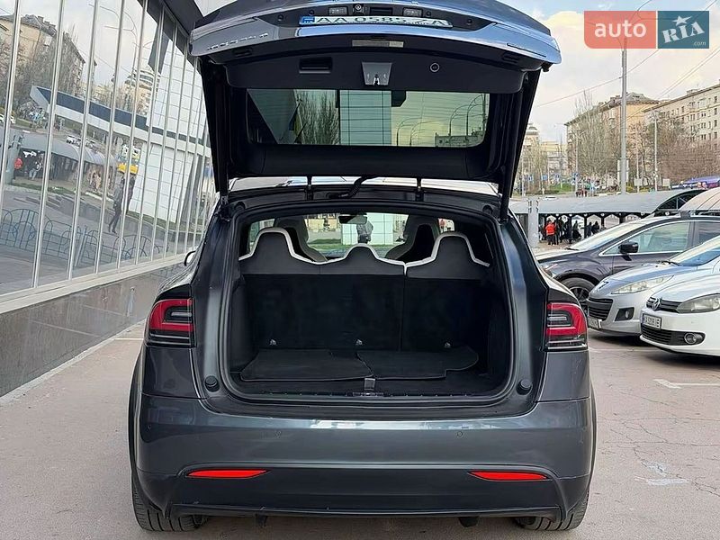 Позашляховик / Кросовер Tesla Model X 2017 в Києві