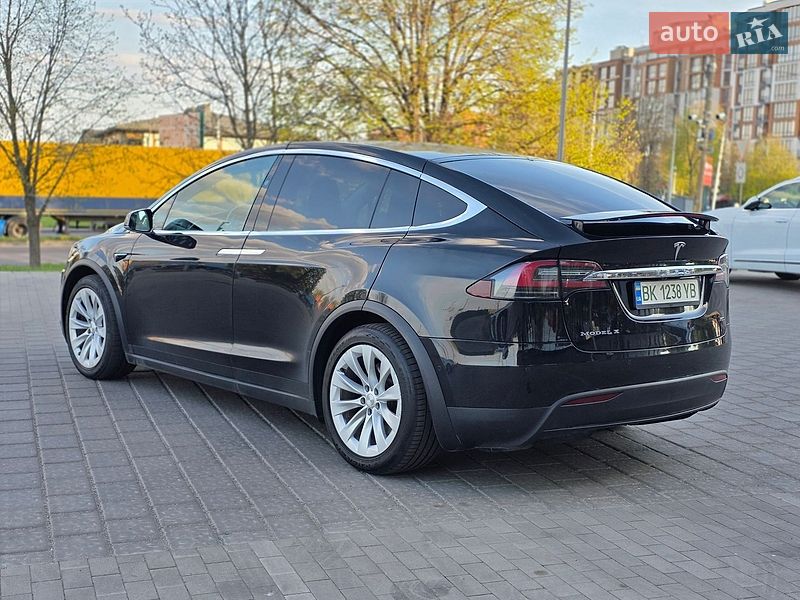 Внедорожник / Кроссовер Tesla Model X 2018 в Ровно