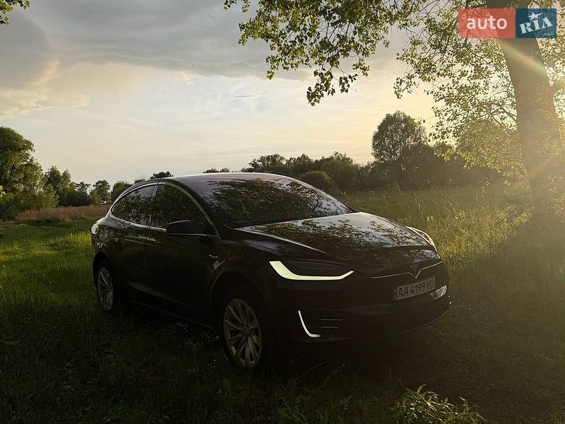 Позашляховик / Кросовер Tesla Model X 2018 в Броварах фото 4 Позашляховик / Кросовер Tesla Model X 2018 в Броварах