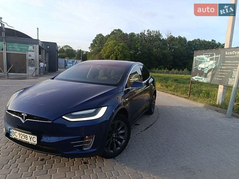 Позашляховик / Кросовер Tesla Model X 2017 в Львові