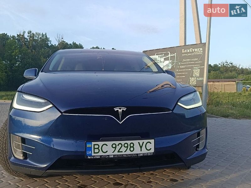 Позашляховик / Кросовер Tesla Model X 2017 в Львові