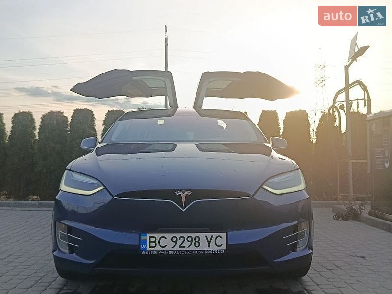 Позашляховик / Кросовер Tesla Model X 2017 в Львові