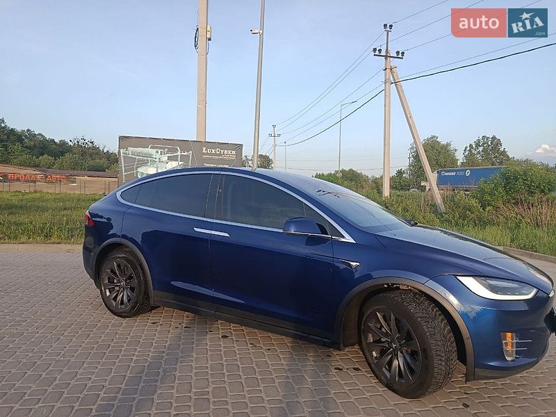 Позашляховик / Кросовер Tesla Model X 2017 в Львові