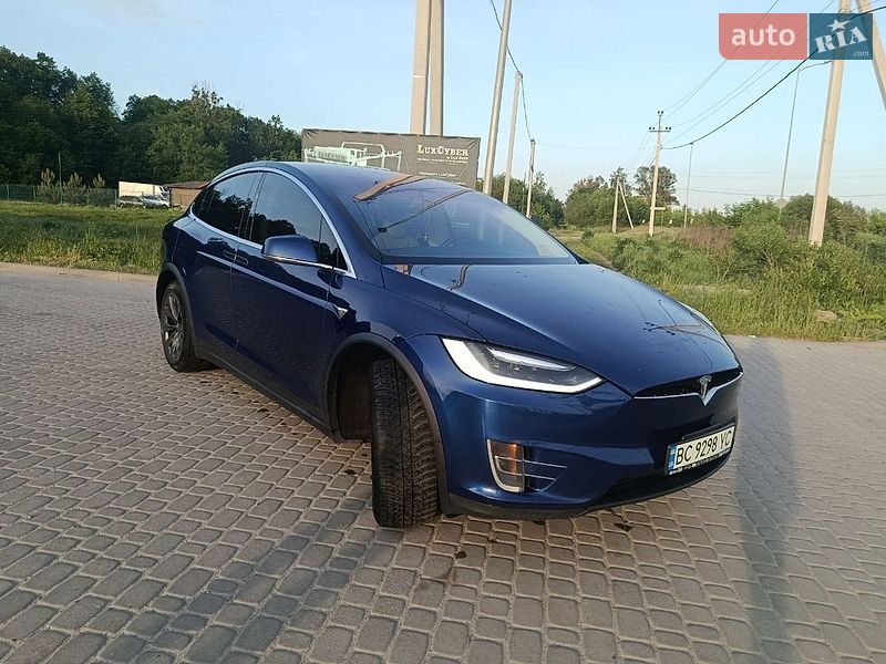 Позашляховик / Кросовер Tesla Model X 2017 в Львові