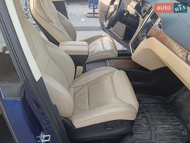 Позашляховик / Кросовер Tesla Model X 2017 в Львові