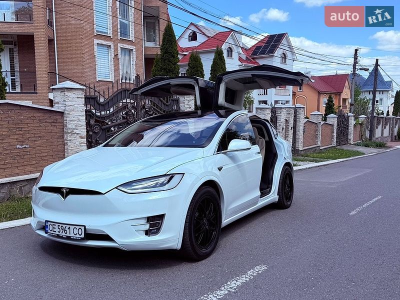 Внедорожник / Кроссовер Tesla Model X 2016 в Черновцах