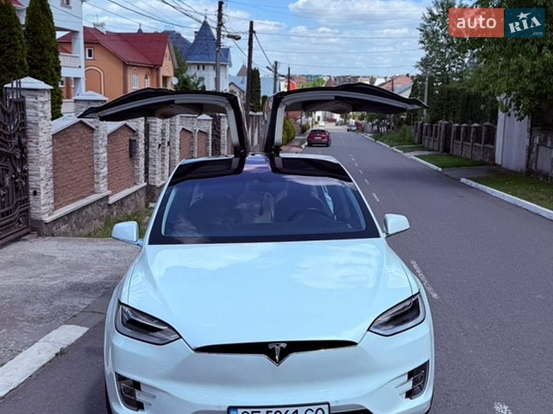 Внедорожник / Кроссовер Tesla Model X 2016 в Черновцах