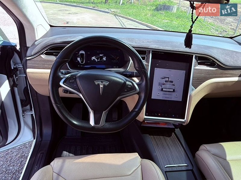 Внедорожник / Кроссовер Tesla Model X 2016 в Черновцах