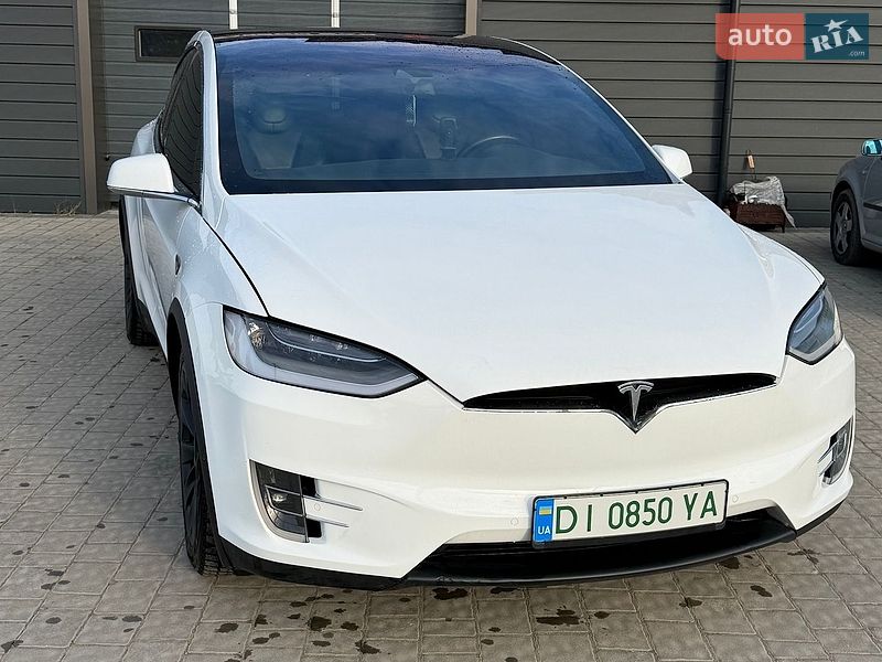 Позашляховик / Кросовер Tesla Model X 2016 в Івано-Франківську