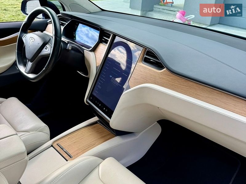 Позашляховик / Кросовер Tesla Model X 2018 в Львові