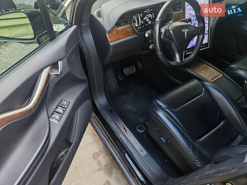 Внедорожник / Кроссовер Tesla Model X 2019 в Львове