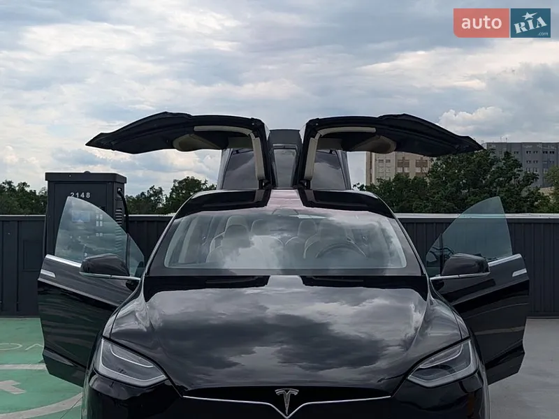 Tesla Model X 2019