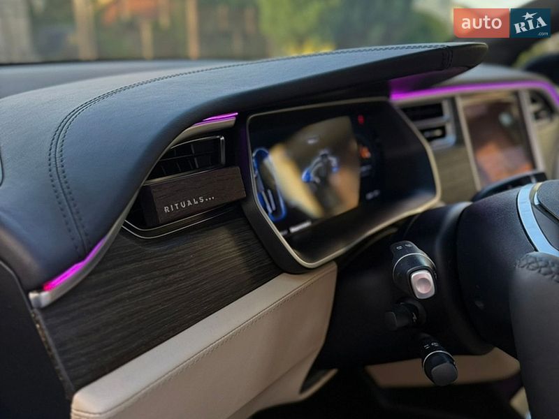 Позашляховик / Кросовер Tesla Model X 2016 в Львові