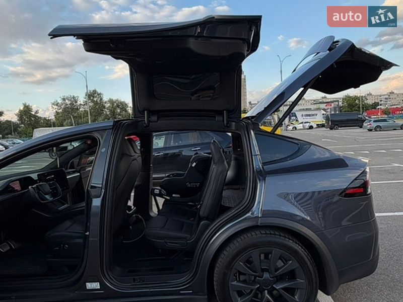Tesla Model X 2022