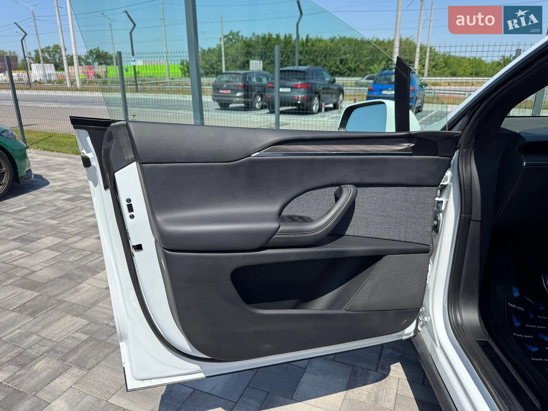 2022 Tesla Model X - мініатюра 13