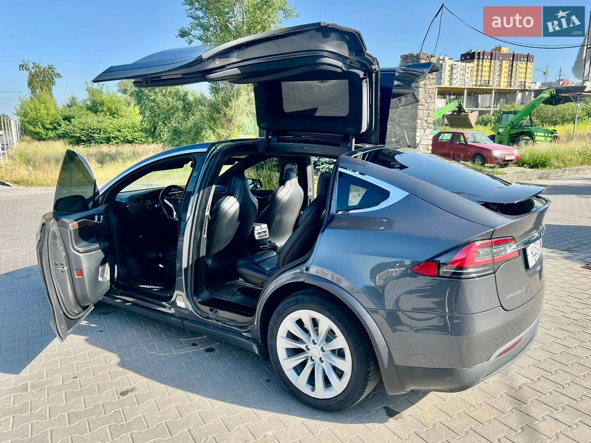 Tesla Model X 2017 VIN 5YJXCBE20HF051328 фото оголошення 17 з 35