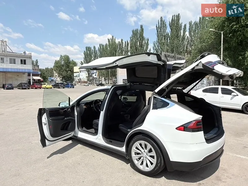 Tesla Model X 2018 VIN 5YJXCBE23JF102486 фото оголошення 4 з 55