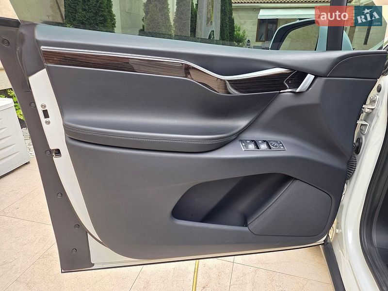 Позашляховик / Кросовер Tesla Model X 2017 в Одесі