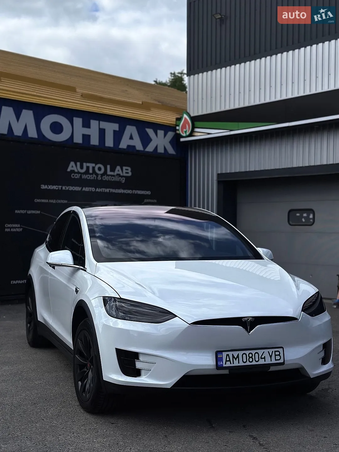 Tesla Model X 2018 VIN 1HGCM82633A004354 фото оголошення 16 з 20
