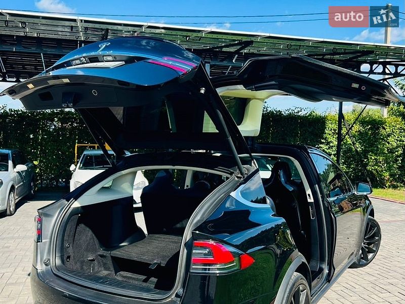 Внедорожник / Кроссовер Tesla Model X 2017 в Луцке