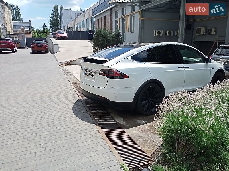 Позашляховик / Кросовер Tesla Model X 2017 в Одесі фото 4 Позашляховик / Кросовер Tesla Model X 2017 в Одесі