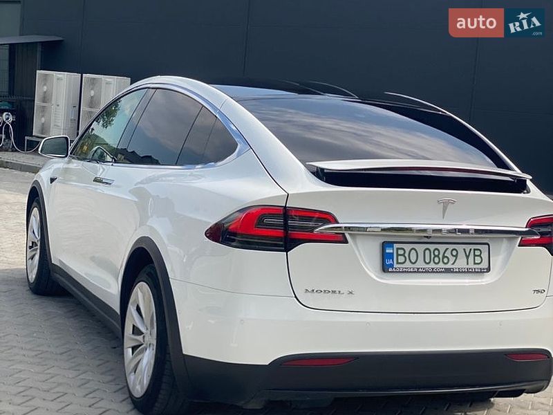 Позашляховик / Кросовер Tesla Model X 2018 в Тернополі