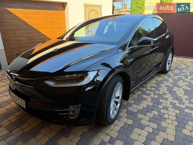 Tesla Model X, photos from the listing