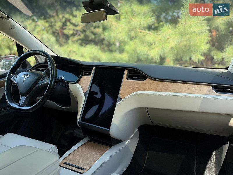 Внедорожник / Кроссовер Tesla Model X 2018 в Киеве