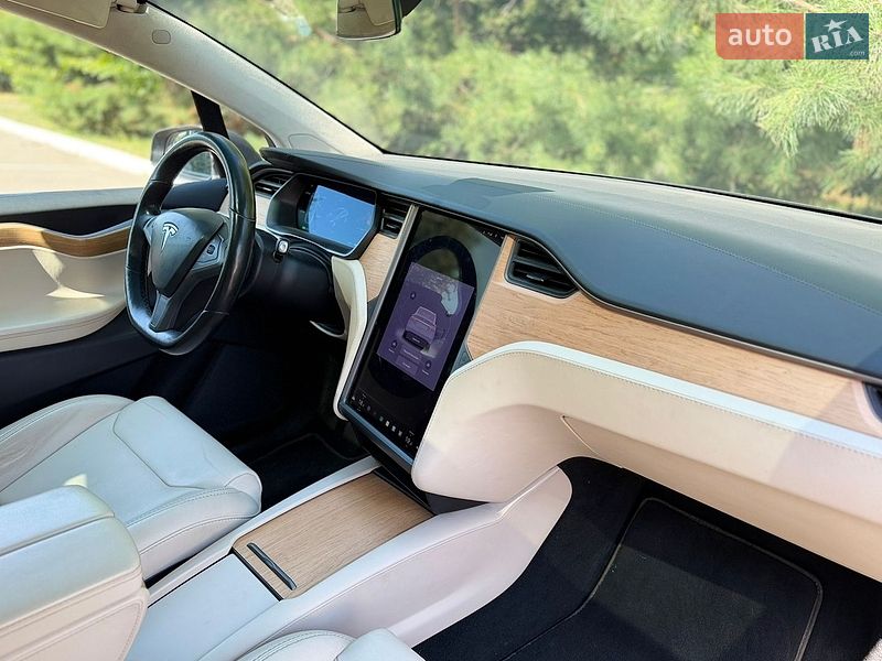 Внедорожник / Кроссовер Tesla Model X 2018 в Киеве