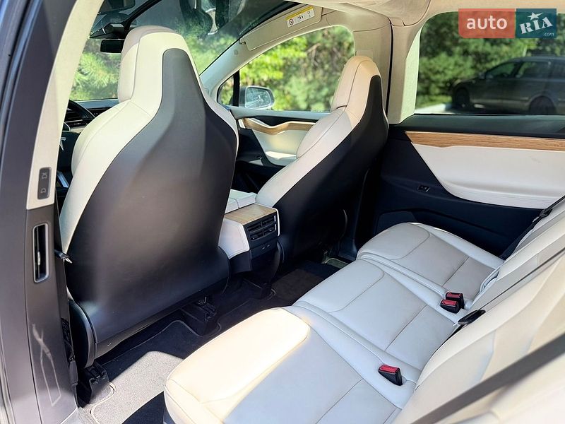 Внедорожник / Кроссовер Tesla Model X 2018 в Киеве
