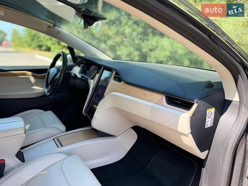 Внедорожник / Кроссовер Tesla Model X 2018 в Киеве