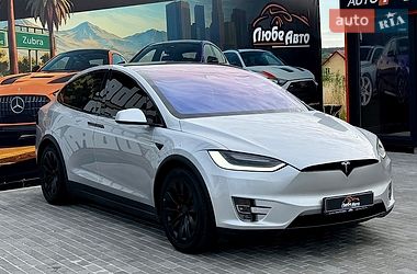 Позашляховик / Кросовер Tesla Model X 2018 в Львові