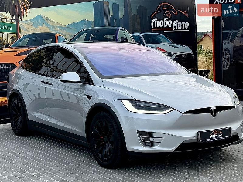 Позашляховик / Кросовер Tesla Model X 2018 в Львові