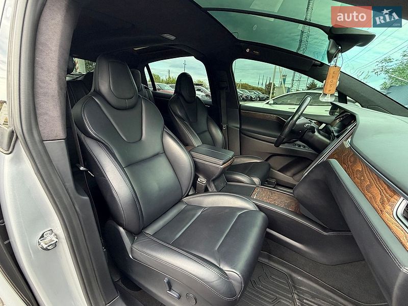 Позашляховик / Кросовер Tesla Model X 2018 в Львові