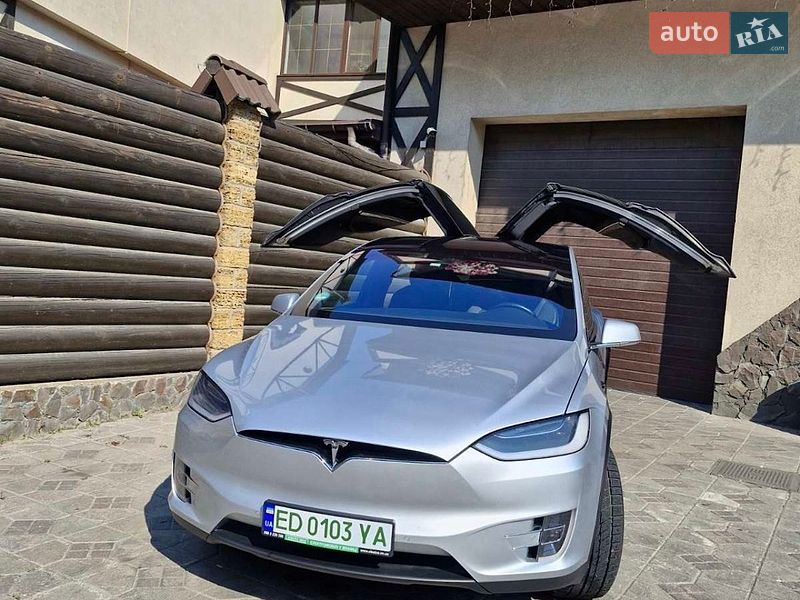 Tesla Model X, фото з оголошення